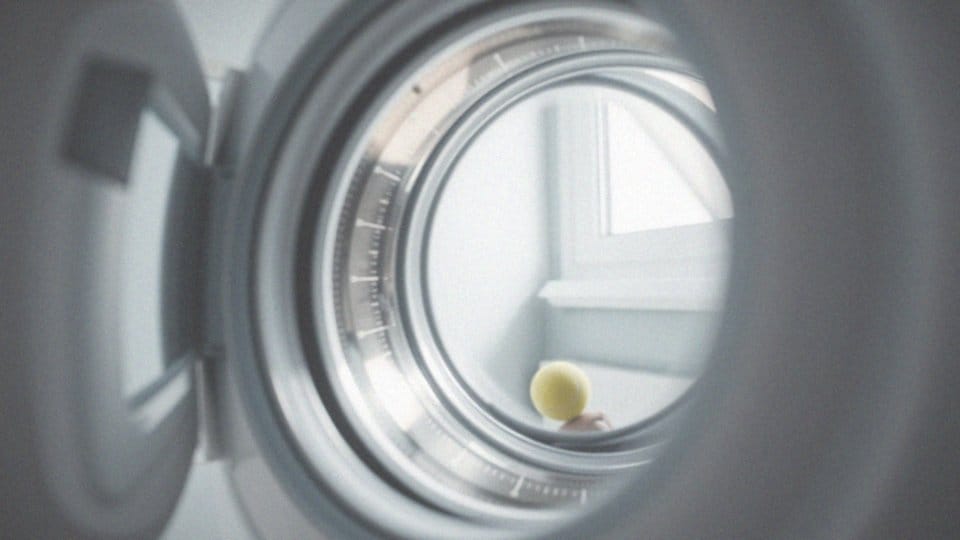 Pralka piszczy przy obracaniu bębna – przyczyny i rozwiązania